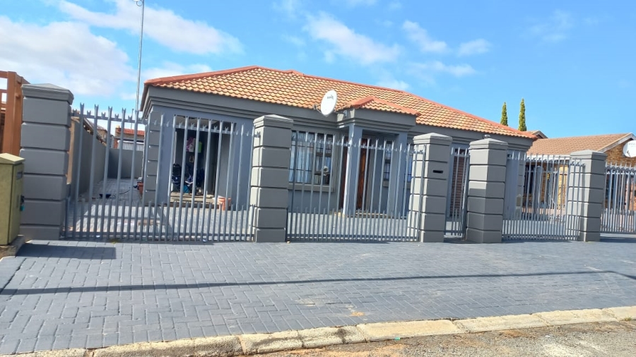 To Let 3 Bedroom Property for Rent in Ehrlich Park Free State